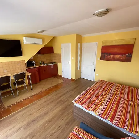 Vanessza Apartamento *